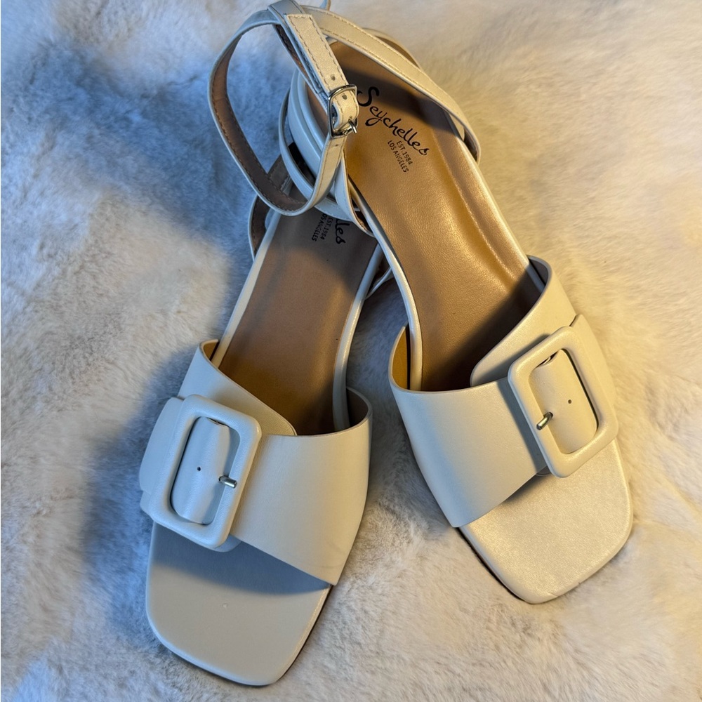 Seychelles Women's Elegant Cream Sandals Size 7.5